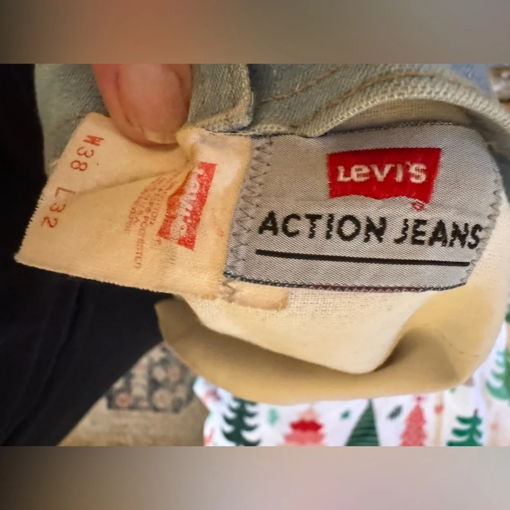 Vintage 90’s Levi’s cut cropped action Denim Jeans